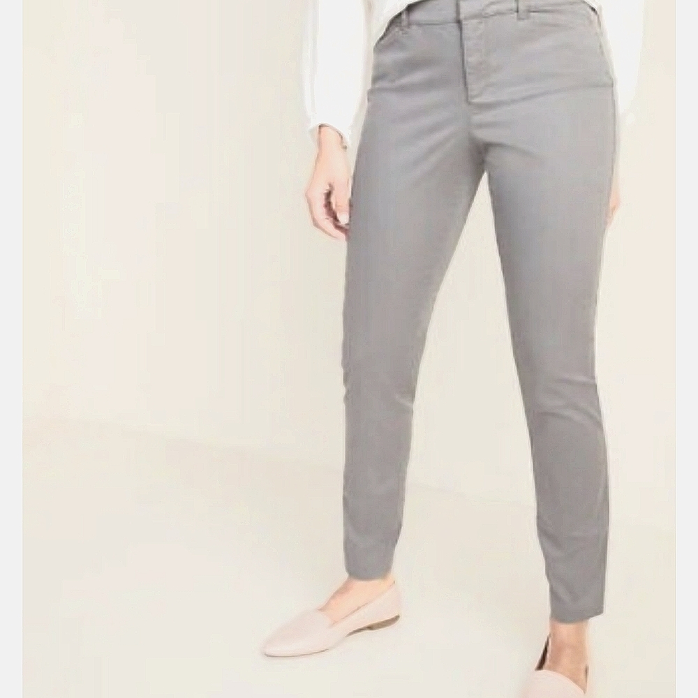Old Navy mid-rise Pixie Chino